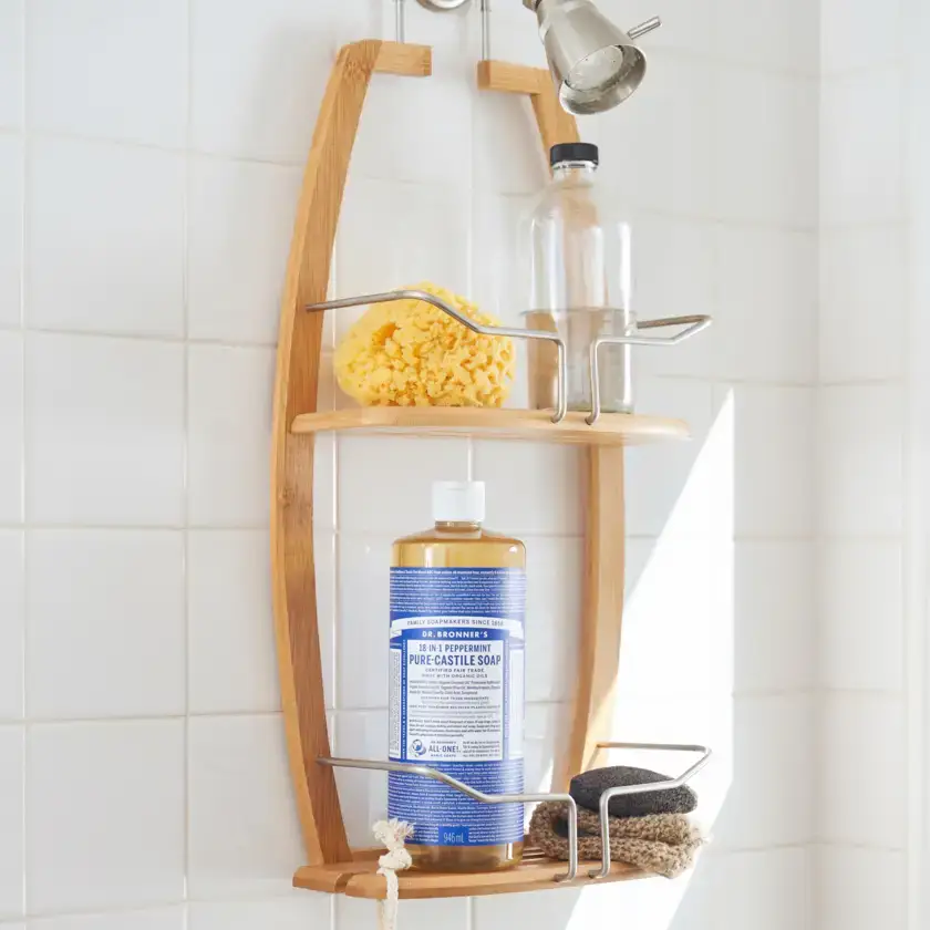 Siente la explosión de menta más pura en tu piel: una sensación refrescante que hormiguea y despeja tu mente al instante. Nuestro jabón de menta orgánica, perfumado con aceite esencial puro, es la elección perfecta para comenzar el día con energía y claridad mental. Formulado con ingredientes orgánicos y de comercio justo, este jabón es una elección consciente para aquellos que buscan productos naturales y sostenibles.