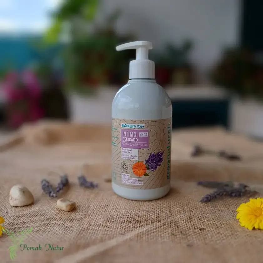 Gel para higiene íntima está hecho a base de tensoativos de origem natural. Las propiedades calmantes de la caléndula junto con las propiedades normalizadoras y refrescantes de las bayas de arándano hacen que el producto sea delicado y fresco incluso en las pieles más delicadas.