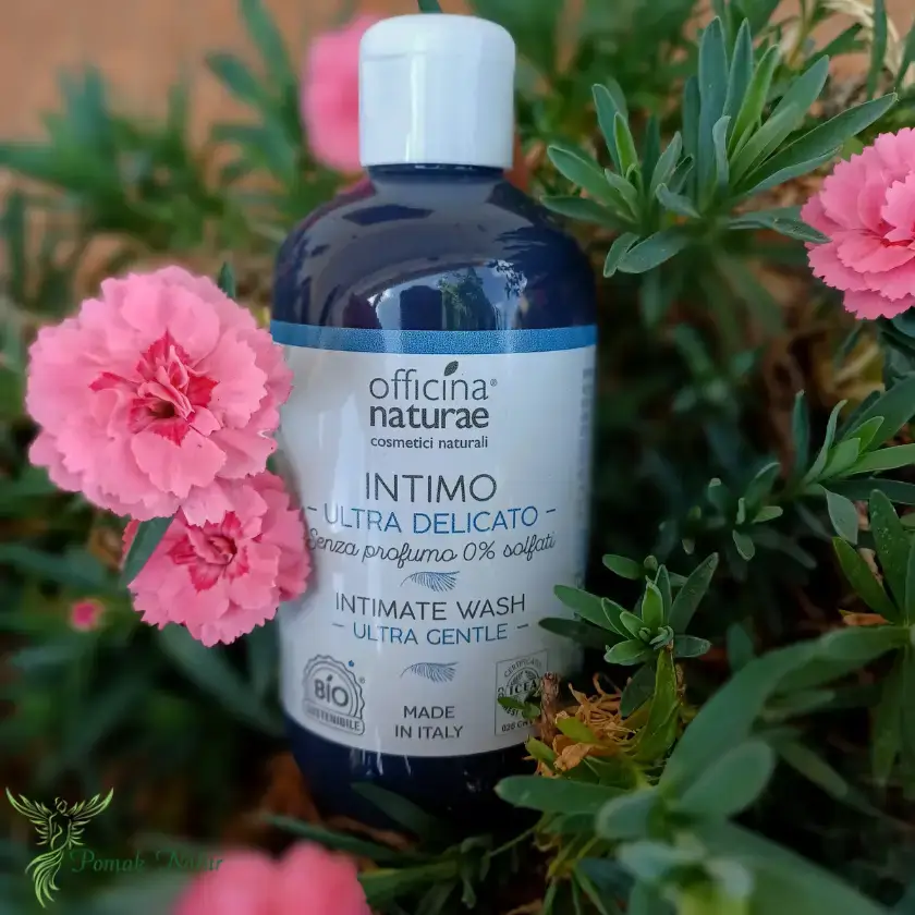 Cuida la piel delicada de tu bebé con nuestro jabón líquido, formulado con el doble de aceite de oliva virgen extra y sin fragancias añadidas. Su espuma suave y cremosa limpia sin irritar, dejando la piel hidratada y protegida. Elaborado con ingredientes orgánicos, es ideal para pieles sensibles y propensas a la dermatitis atópica.