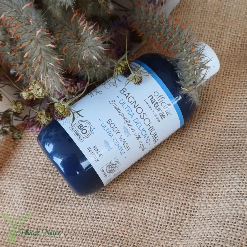 Formulado con tensioactivos de alta compatibilidad dermatológica que ayudan a reducir el riesgo de irritaciones, el gel de ducha ultra delicado es particularmente indicado para personas con piel delicada, problemas relacionados con la dermatitis y en caso de Sensibilidad Química Múltiple (MCS).